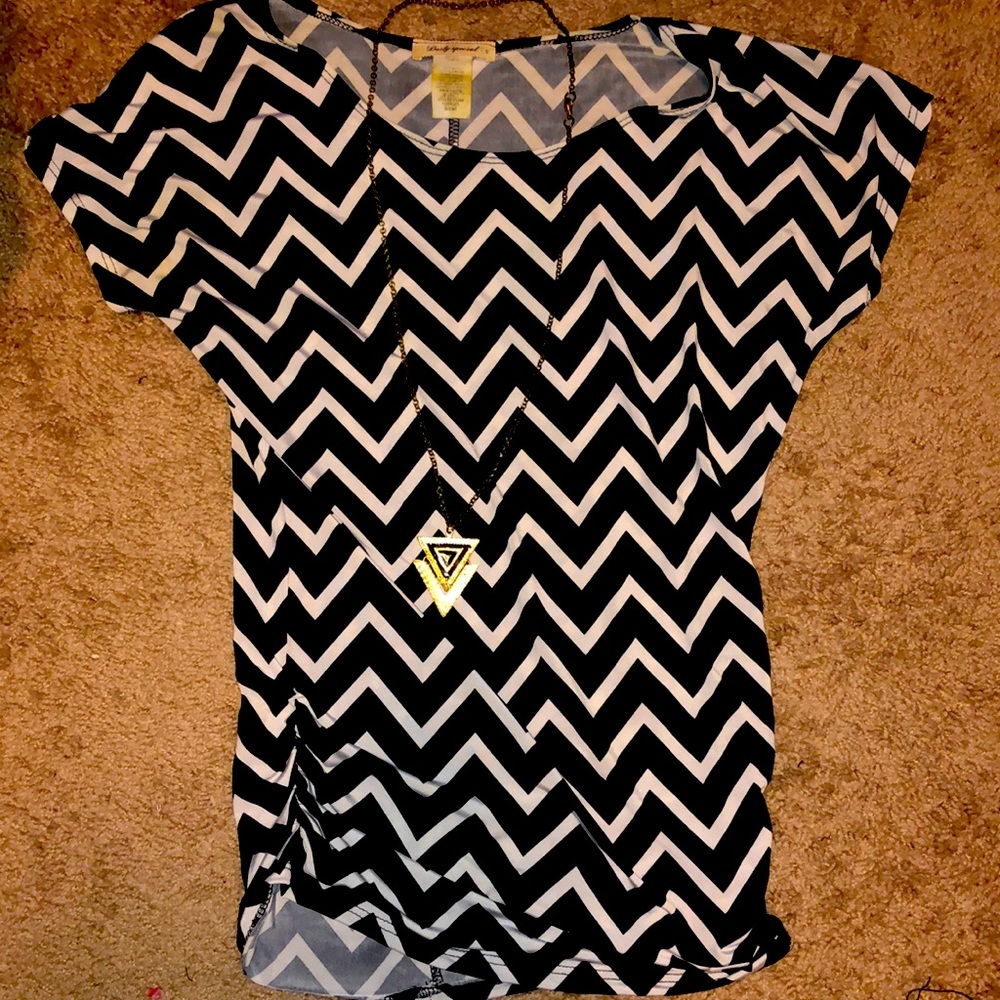 Daily special short sleeve shirt with necklace